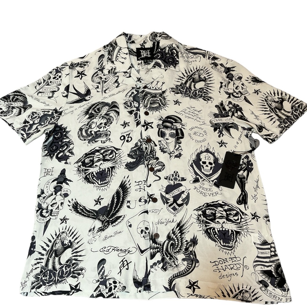 NWT ED HARDY MEN’S TATTOO COLLAGE CAMP SHIRT. WHITE & BLACK. SMALL